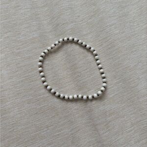 White and Silver Beaded stretchy bracelet